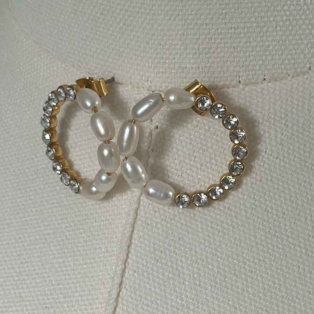 Like New J.Crew Circle pearl stud earrings.